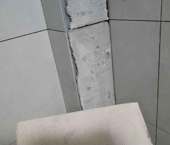 调兵山瓷砖空鼓维修公司分享下厨房瓷砖脱落的补救措施。